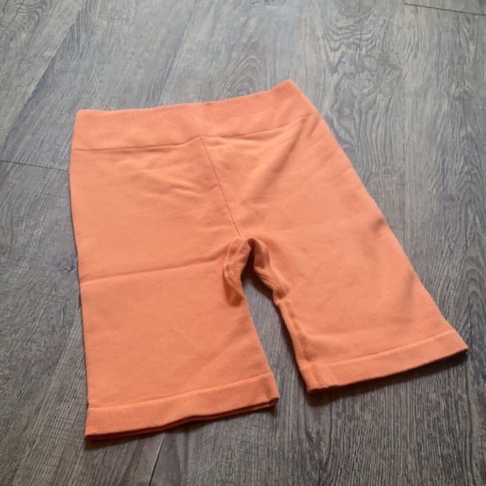 Fabletics High Waisted Seamless Rib Short - Picture 5 of 7